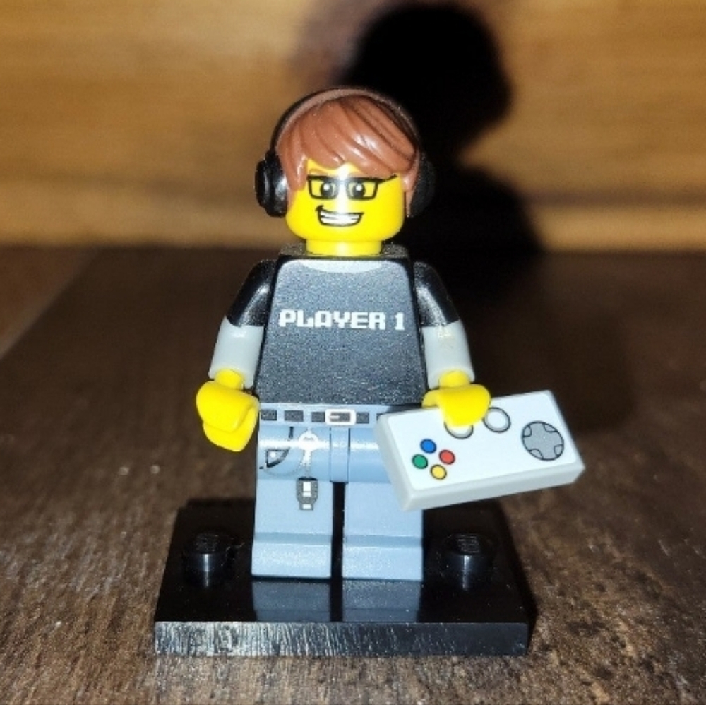 LEGO Series 12 Collectible Minifigure 71007 - Video Game Guy - Gamer